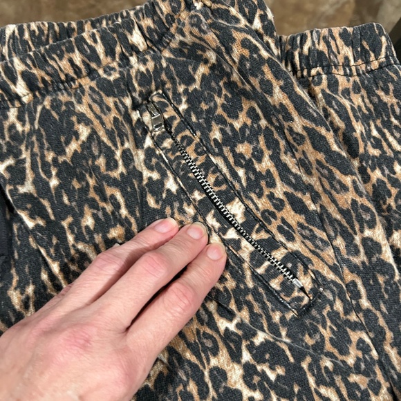 Sincerely Jules Leopard Joggers - Picture 4 of 7